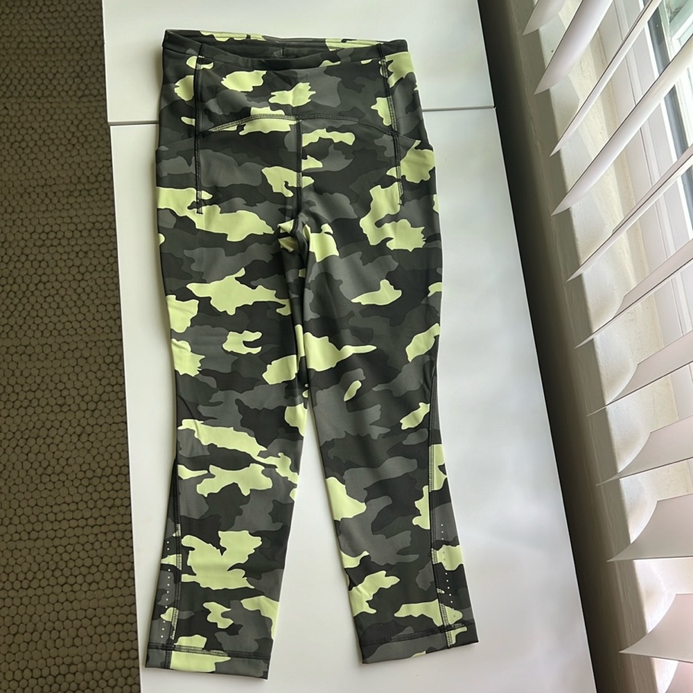 Lululemon Yellow Camo Leggings, size 4 21”